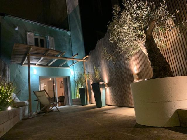 Du Mann Petite Maison Jardin A 100m Du Port De Avec Parking Holiday home *