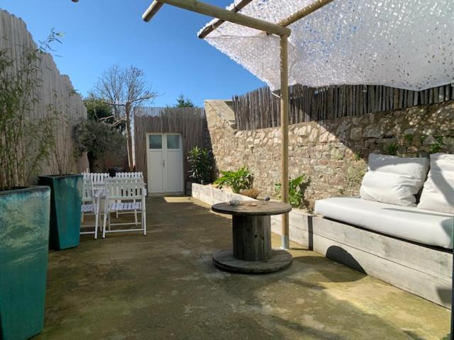 Du Mann Petite Maison Jardin A 100m Du Port De Avec Parking Holiday home Vannes